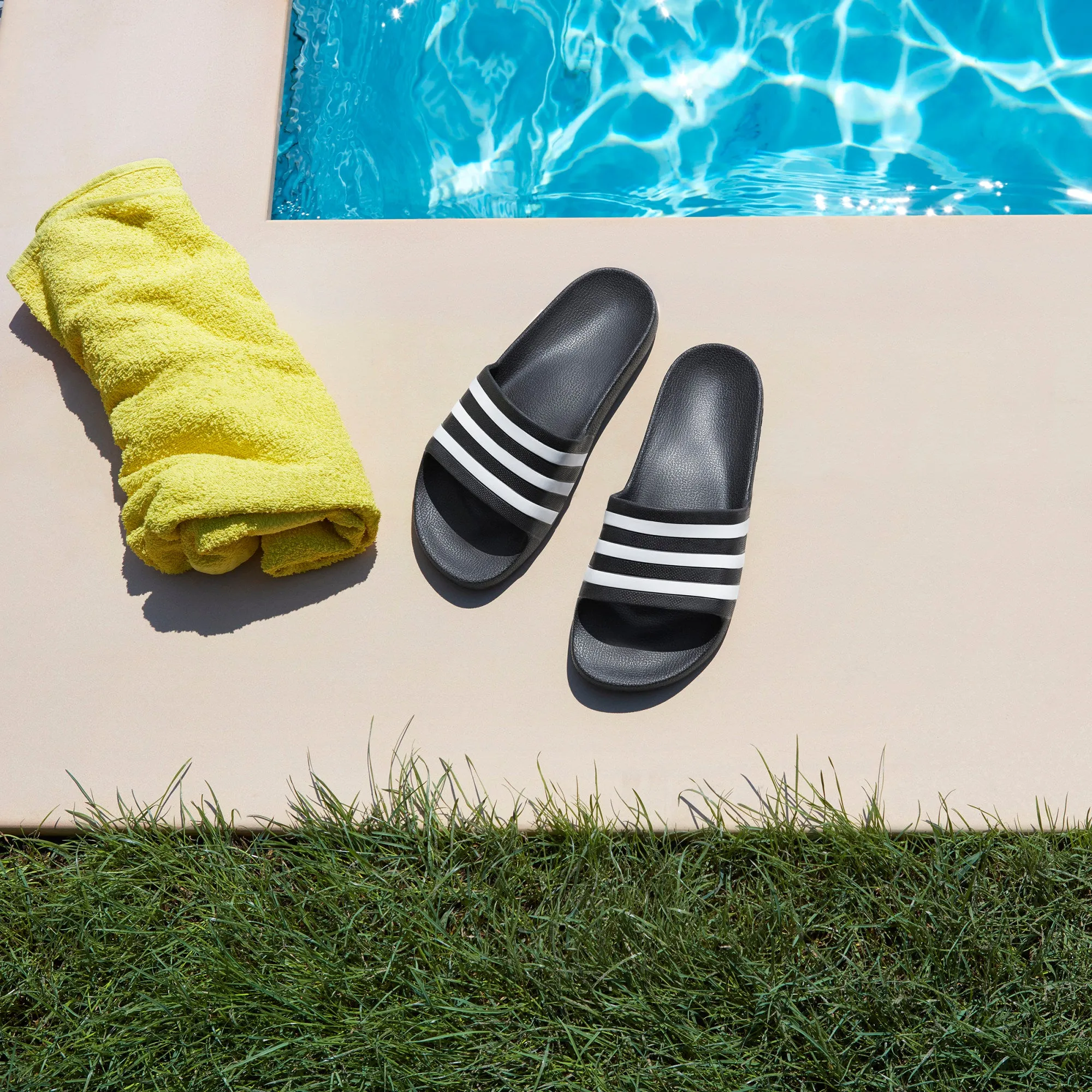 ADILETTE AQUA SLIDES Core Black / Cloud White / Core Black-F35543